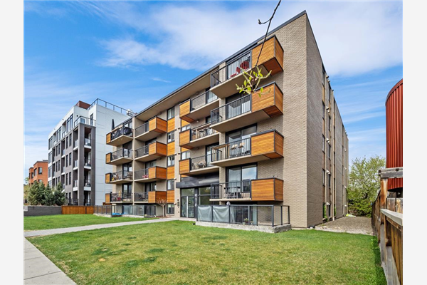 916 Memorial Drive NW, Calgary