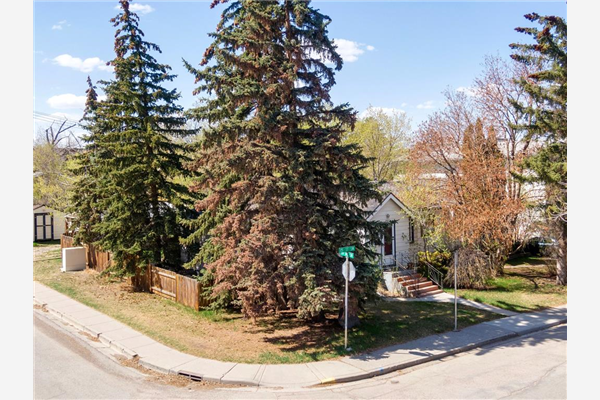1831 15 Street SW, Calgary