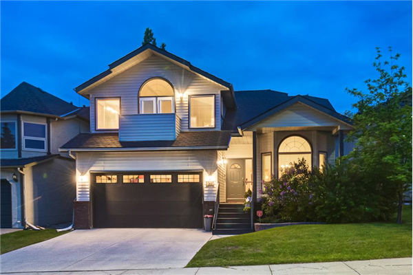 183 Strathaven Circle SW, Calgary