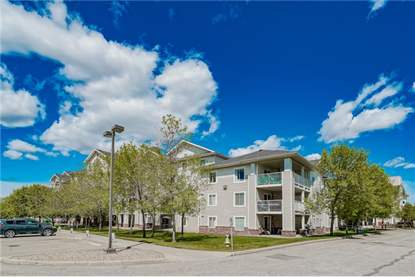 17 Country Village Bay NE, Calgary