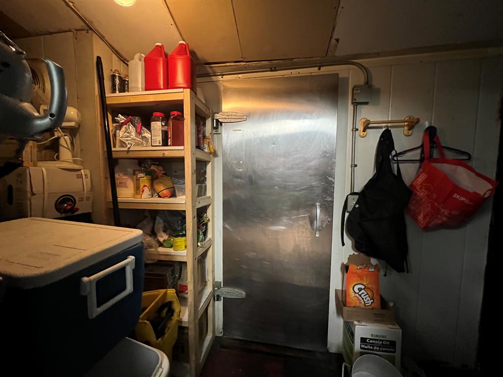 416 1 Street W