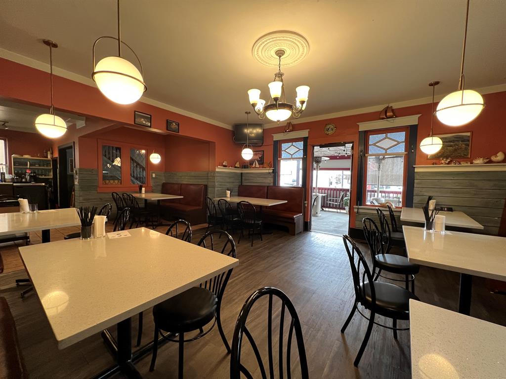 416 1 Street W