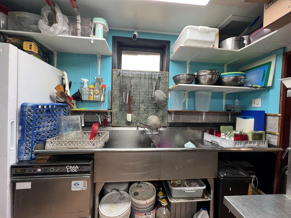 416 1 Street W