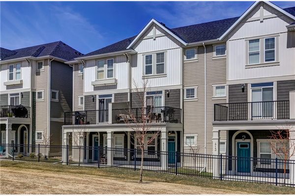 411 South Point Lane SW, Airdrie
