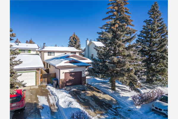 60 Woodview Court SW, Calgary