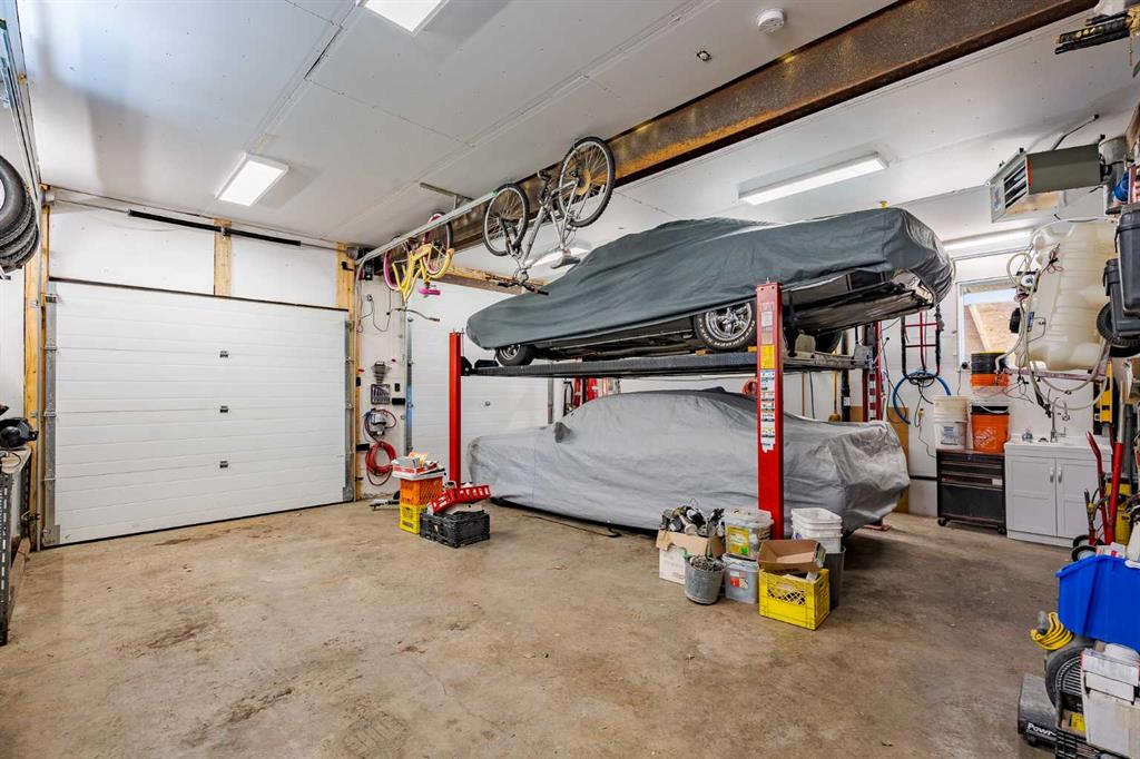 196044 144 Street W