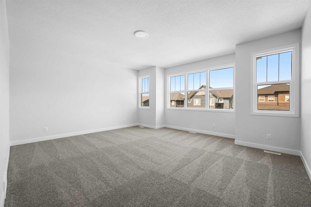 181 Legacy Reach Crescent SE