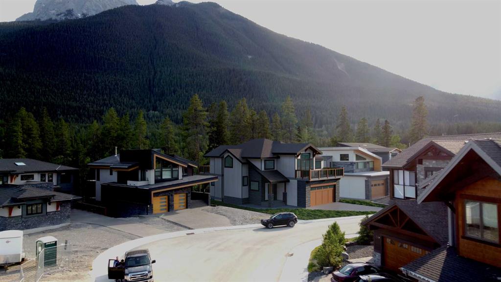 493 Stewart Creek Close