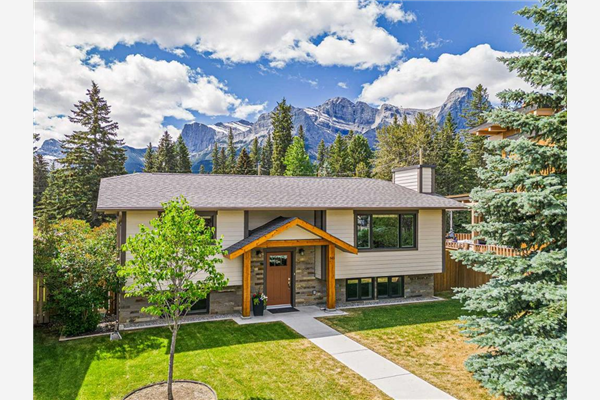 949 13th Street, Canmore