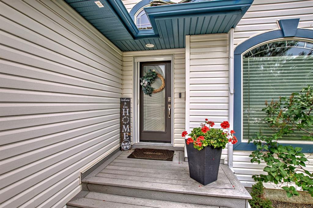 33 Strathmore Lakes Way