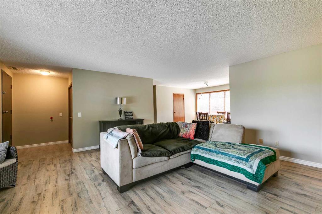 186007 Priddis Valley Road W