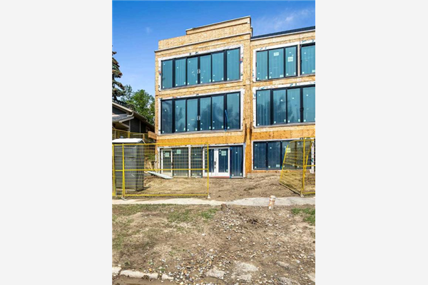 910 Drury Avenue NE, Calgary