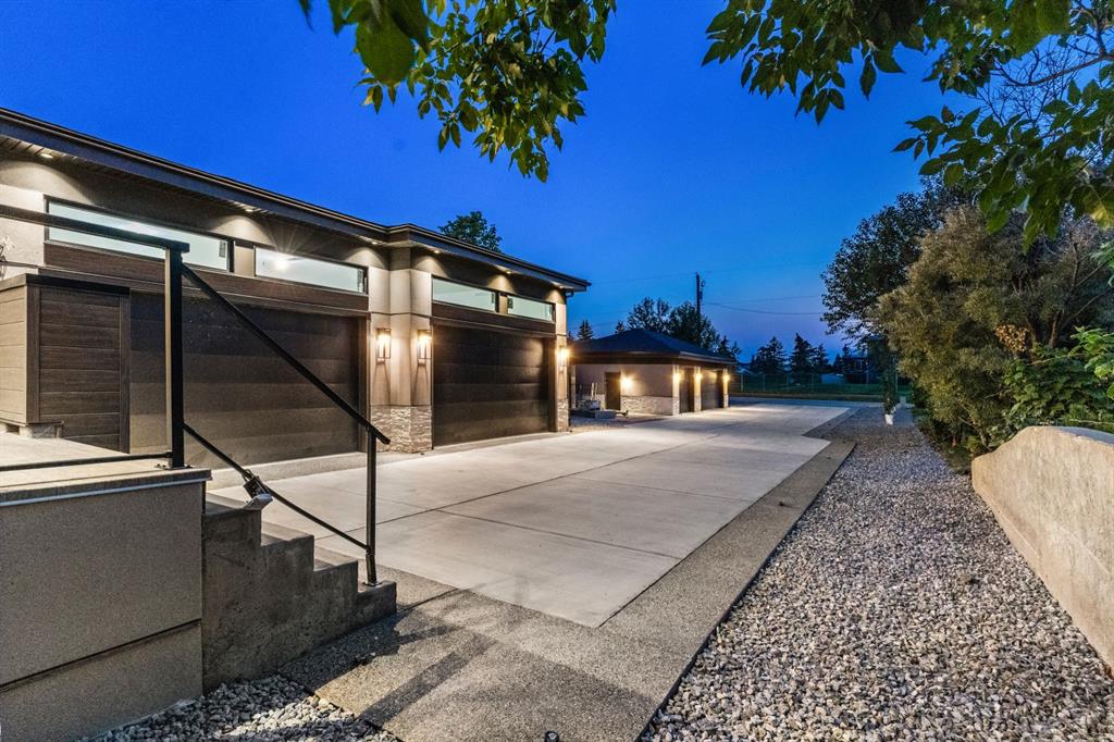 352 WEST CHESTERMERE Drive W
