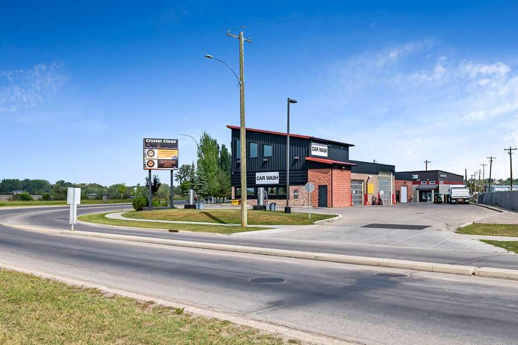1101 & 1103 North Railway Street