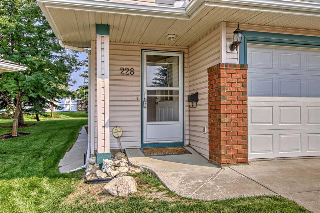 228 Rocky Ridge Court NW