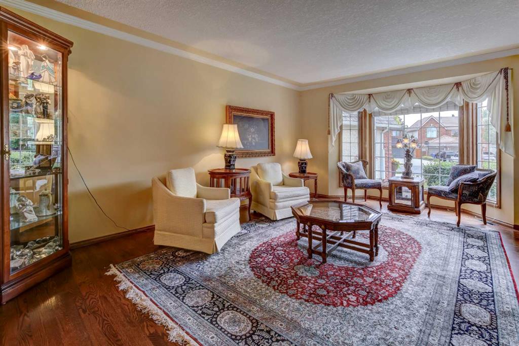 10 Christie Estate Gardens SW