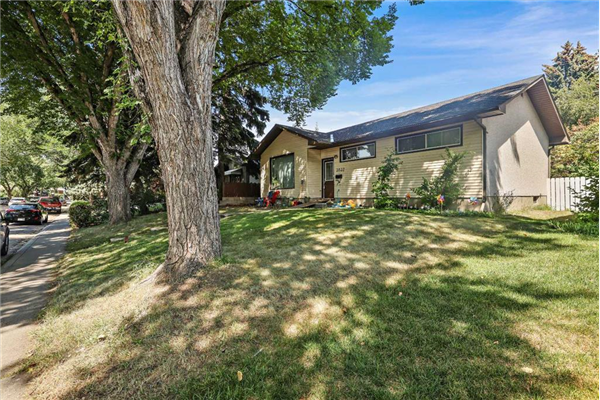 3032 Brentwood Boulevard NW, Calgary