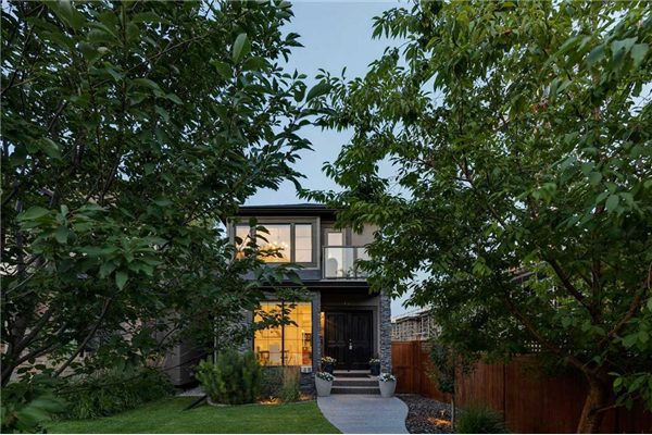 120 18A Street NW, Calgary