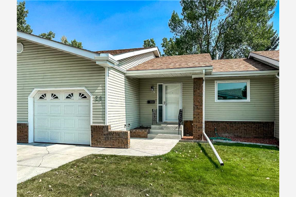 28 Vandoos Gardens NW, Calgary