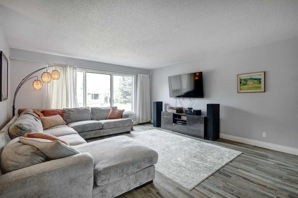 Listing A2076245 - Large Photo # 2