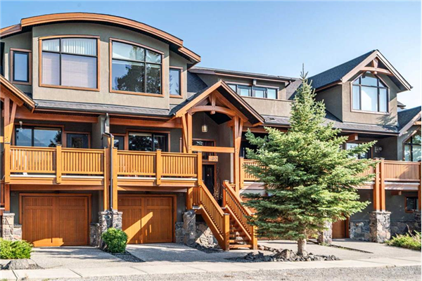 702 4th Street, Canmore