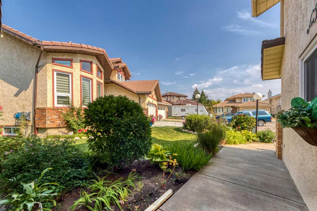 221 Santana Mews NW