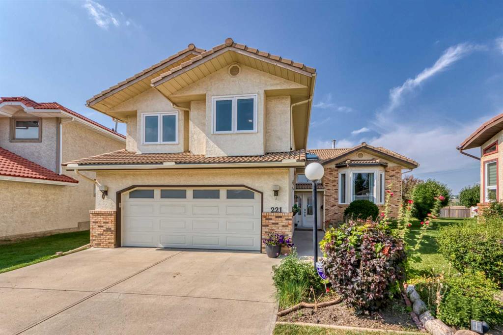 221 Santana Mews NW