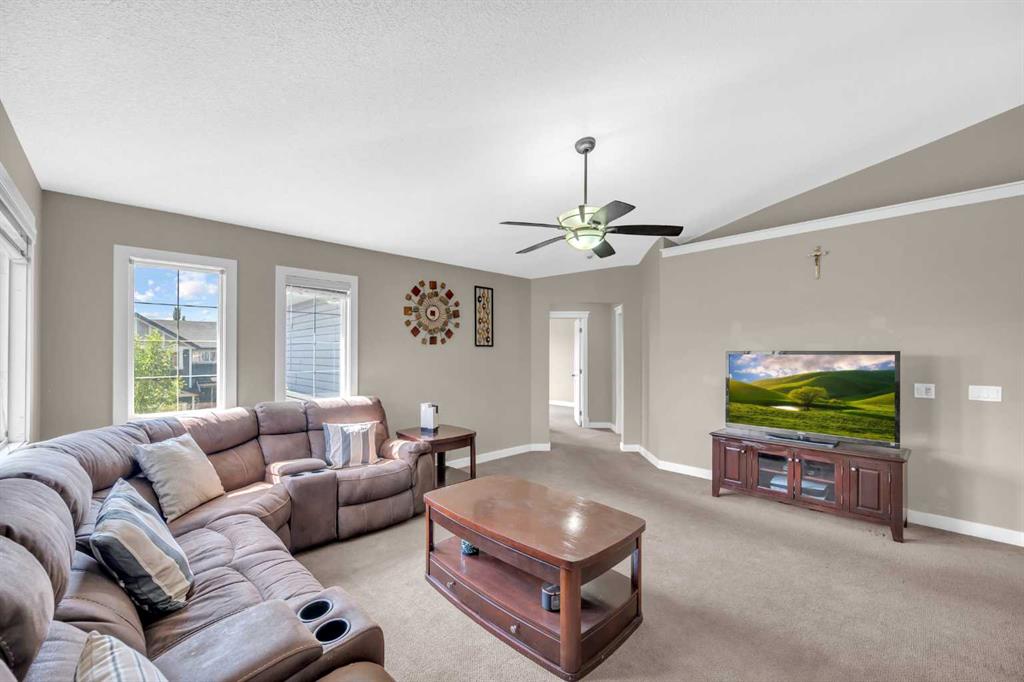 84 Evanspark Way NW