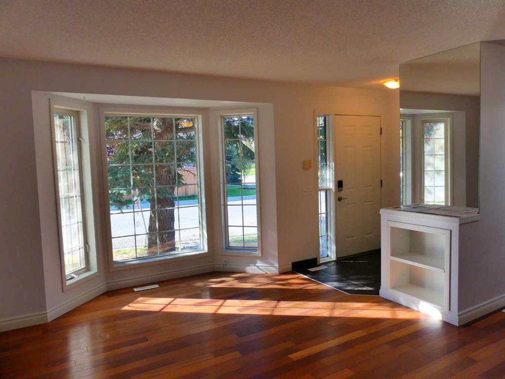 214 Mt Lorette Close SE