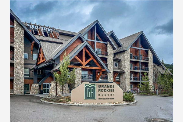 901 Mountain Street, Canmore