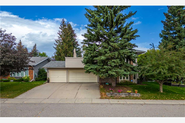 625 Lake Simcoe Close SE, Calgary