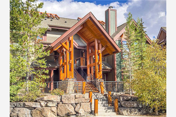 107 Armstrong Place, Canmore