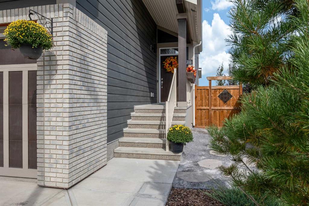 222 Masters Row SE