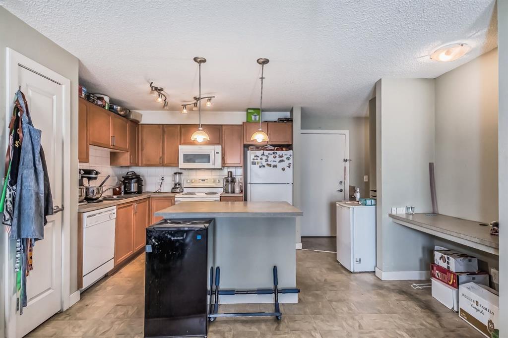 156 Country Village Circle NE, #305
