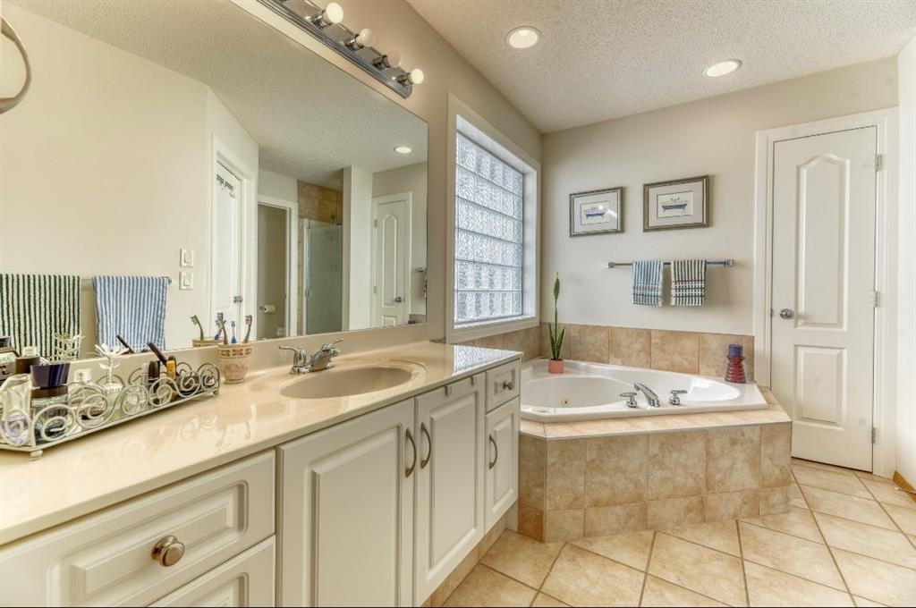 14 Panorama Hills Close NW