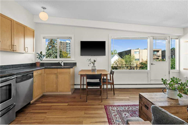 933 3 Avenue NW, Calgary