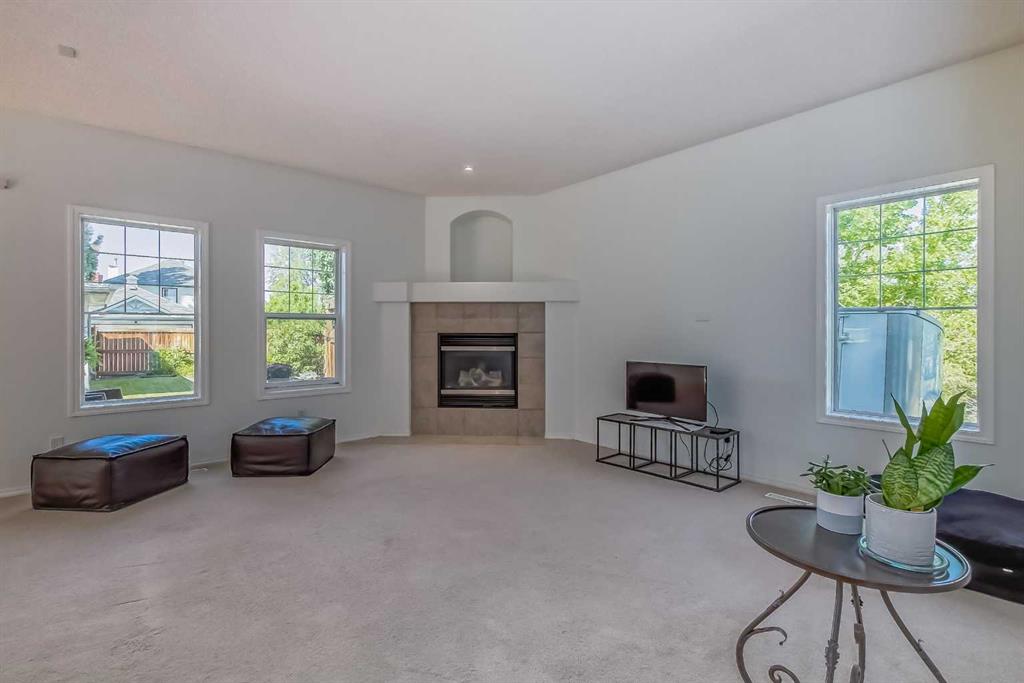 246 Inverness Park SE
