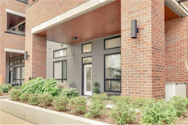 122 Mahogany Centre SE, Calgary