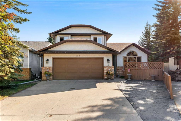 135 Wood Valley Bay SW, Calgary