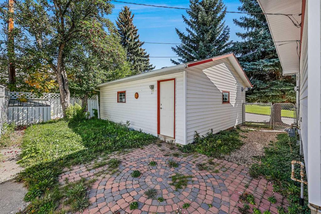 Listing A2081478 - Large Photo # 4