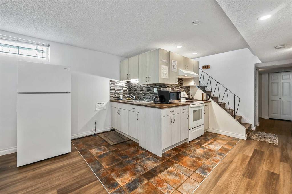 Listing A2081478 - Large Photo # 27