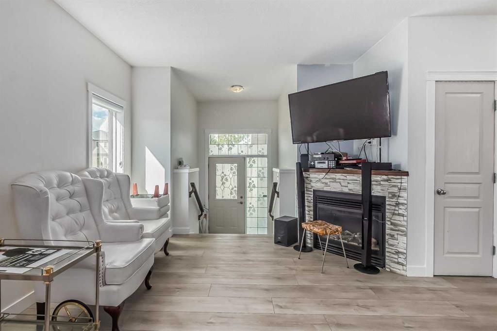 503 East Lakeview Place