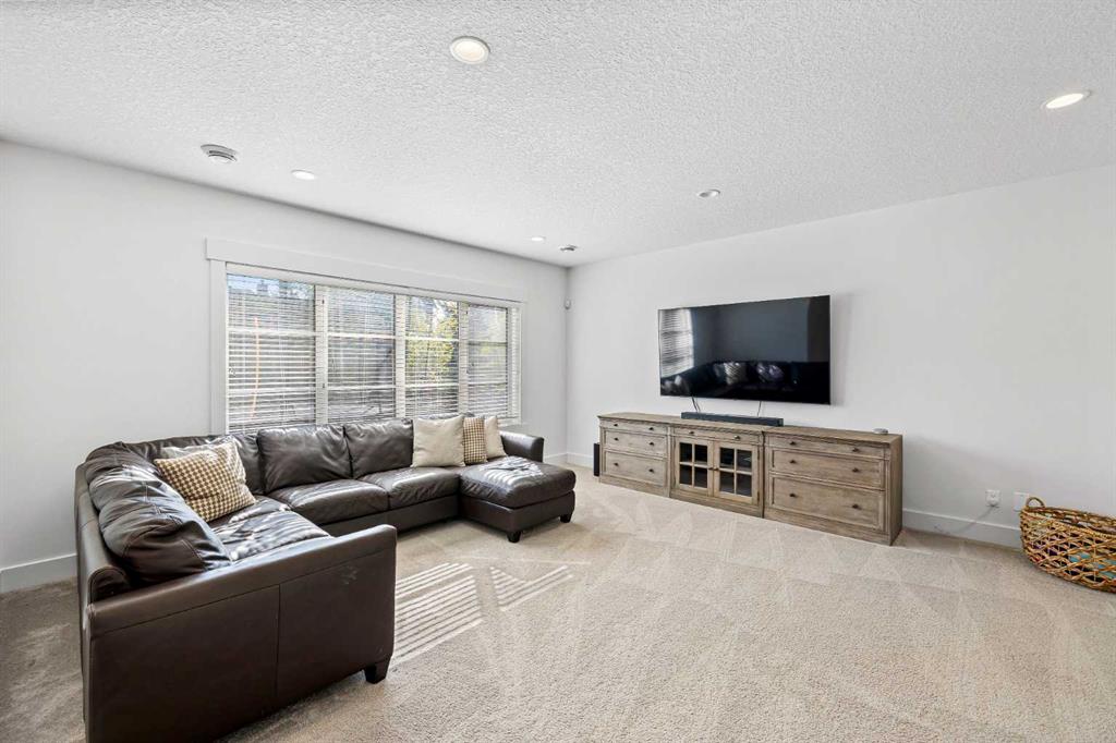 244 Coopers Park SW