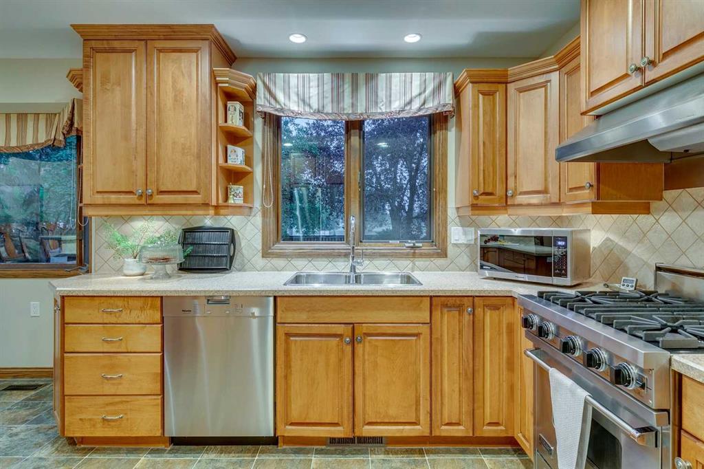 114 Lake Placid Close SE