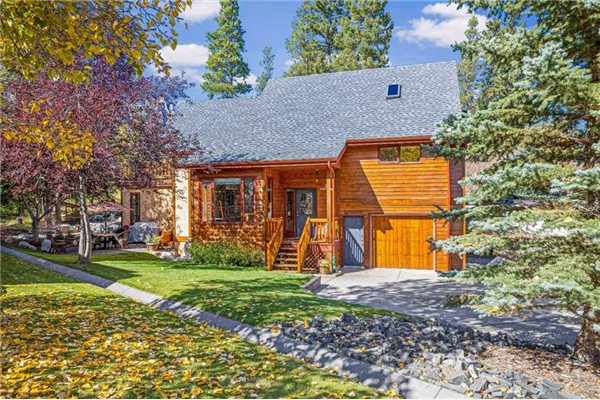 171 McNeill, Canmore