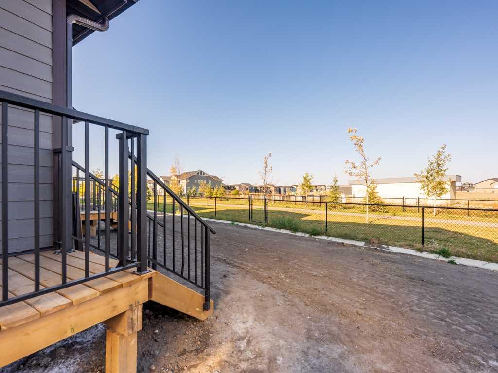 187 Legacy Glen Parade SE