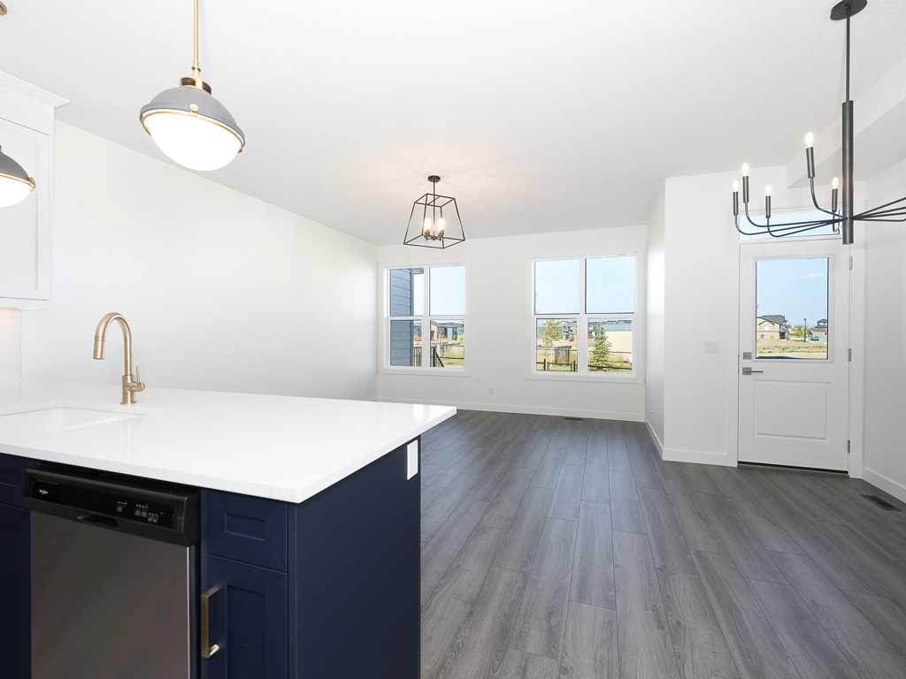 187 Legacy Glen Parade SE