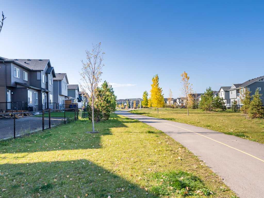 187 Legacy Glen Parade SE