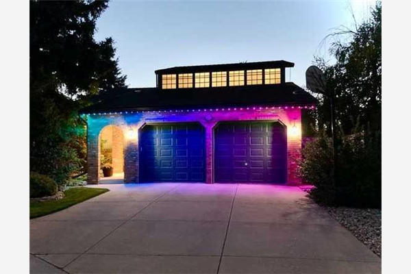 27 Woodgrove Crescent SW, Calgary