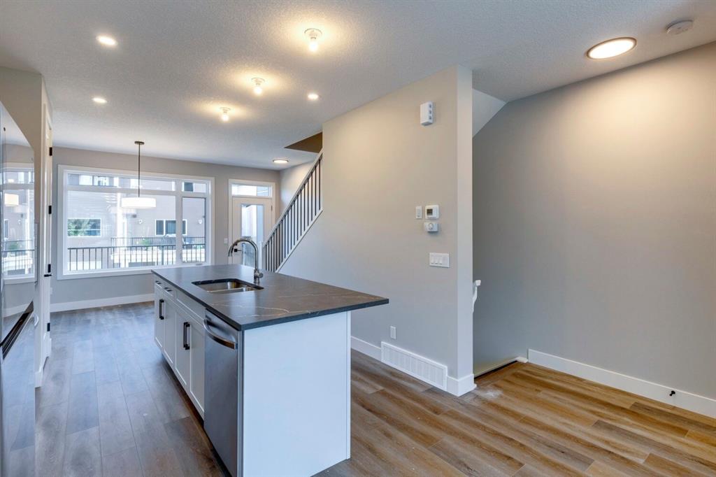 61 Royal Elm Green NW